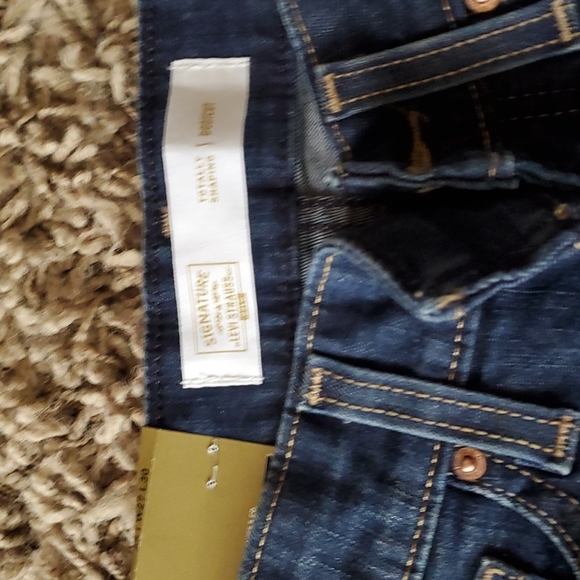 Brand new women's Signature by Levi's gold label mid rise boot cut jeans. - Picture 6 of 7